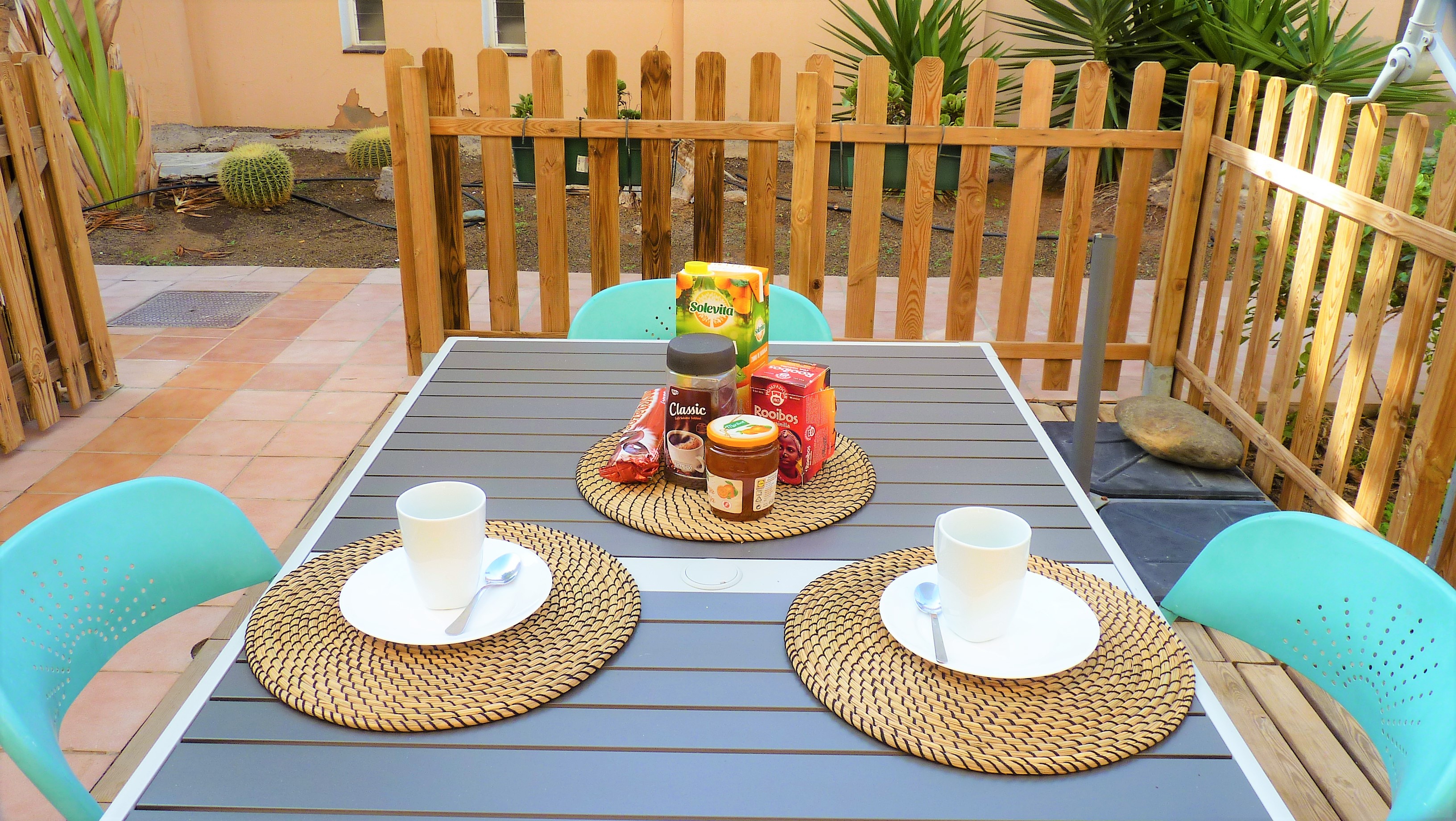 GREEN HOLIDAY ISLAND 411 1