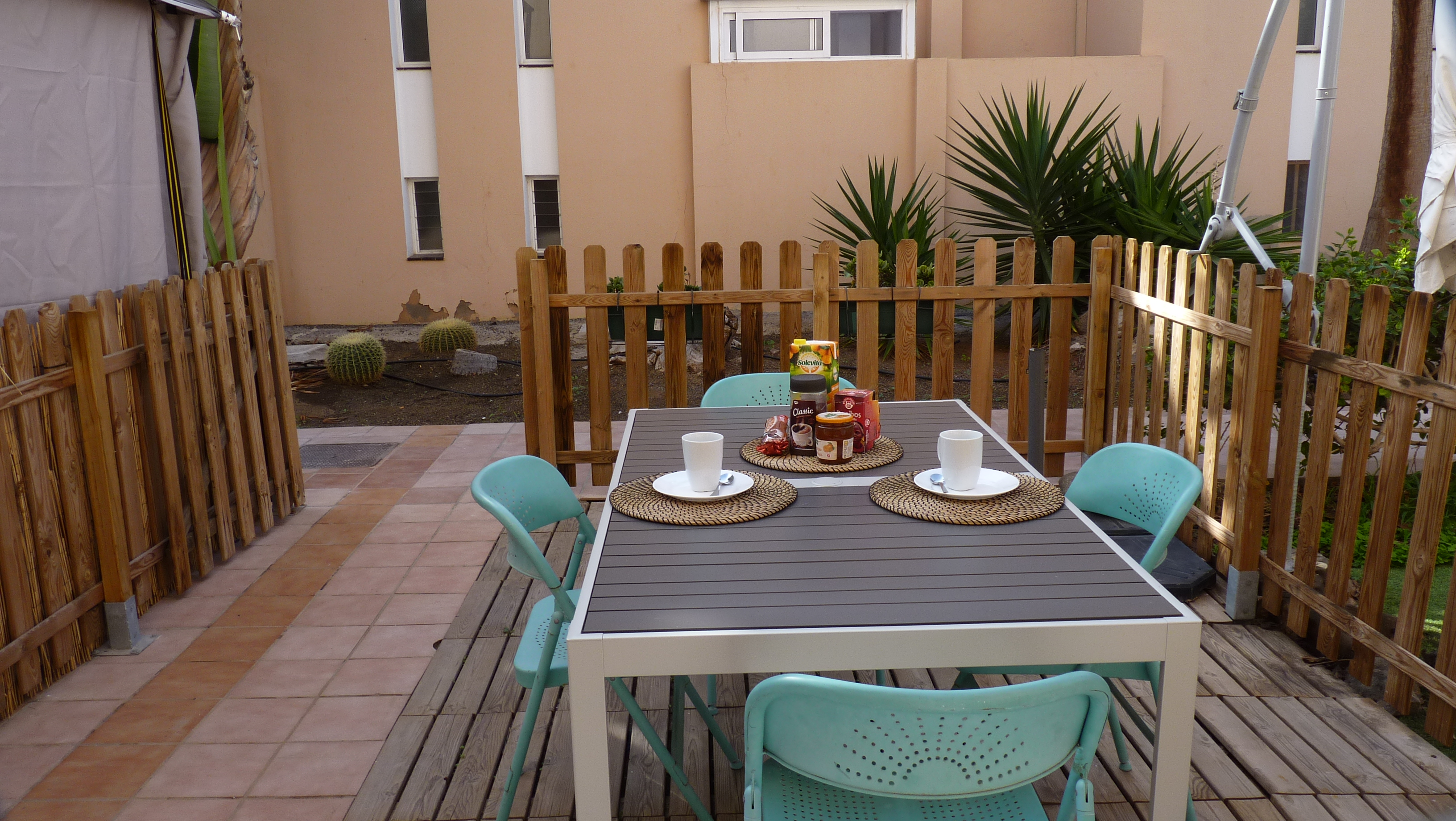 GREEN HOLIDAY ISLAND 411 3