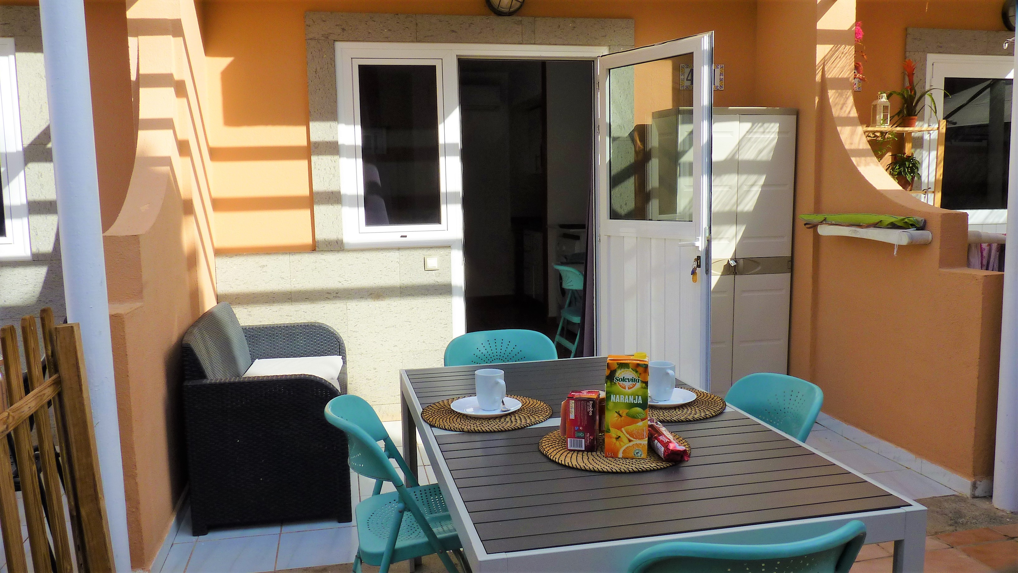 GREEN HOLIDAY ISLAND 411 7