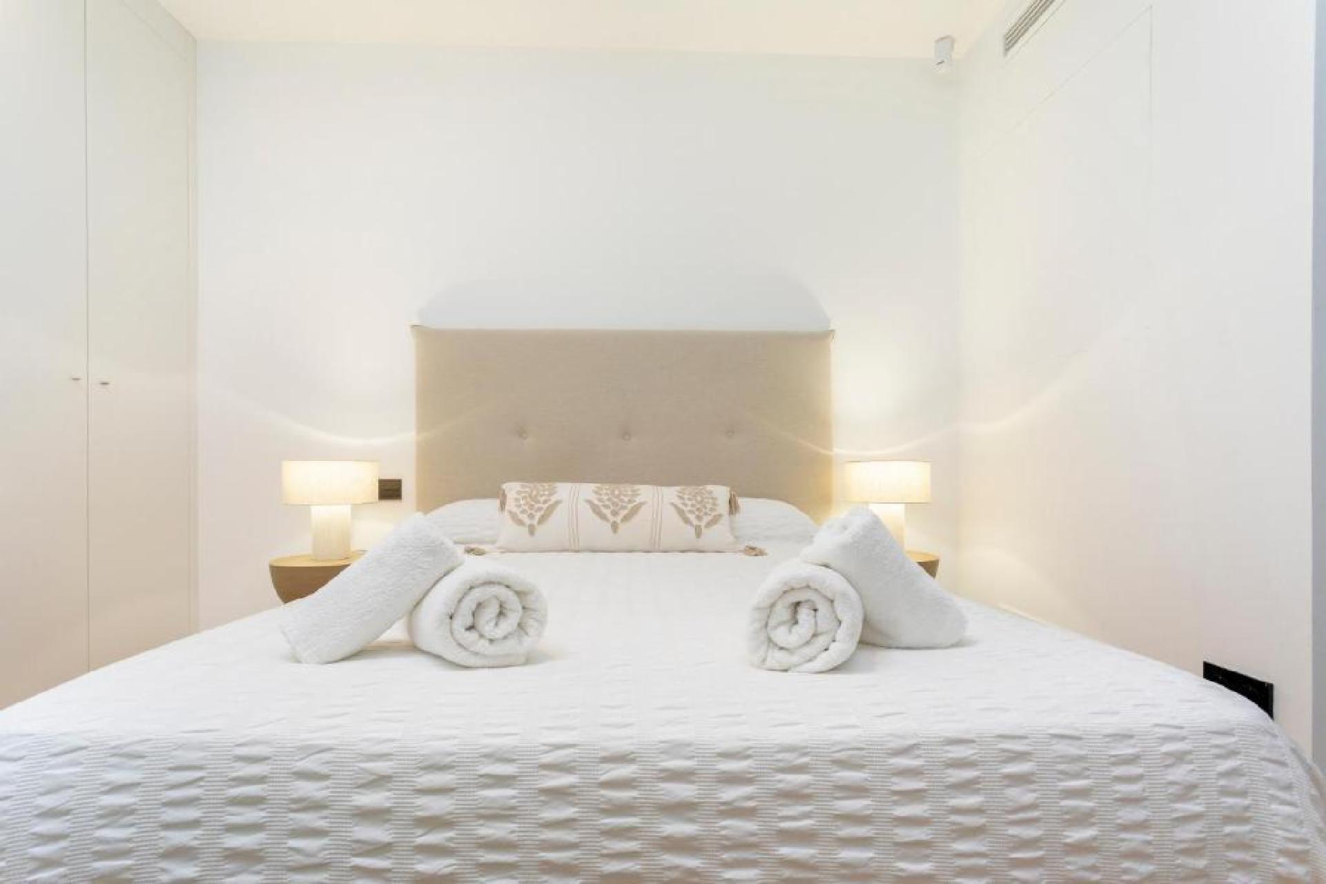 Malagueta Beach Front Luxury Apartment by Rent Me photo
