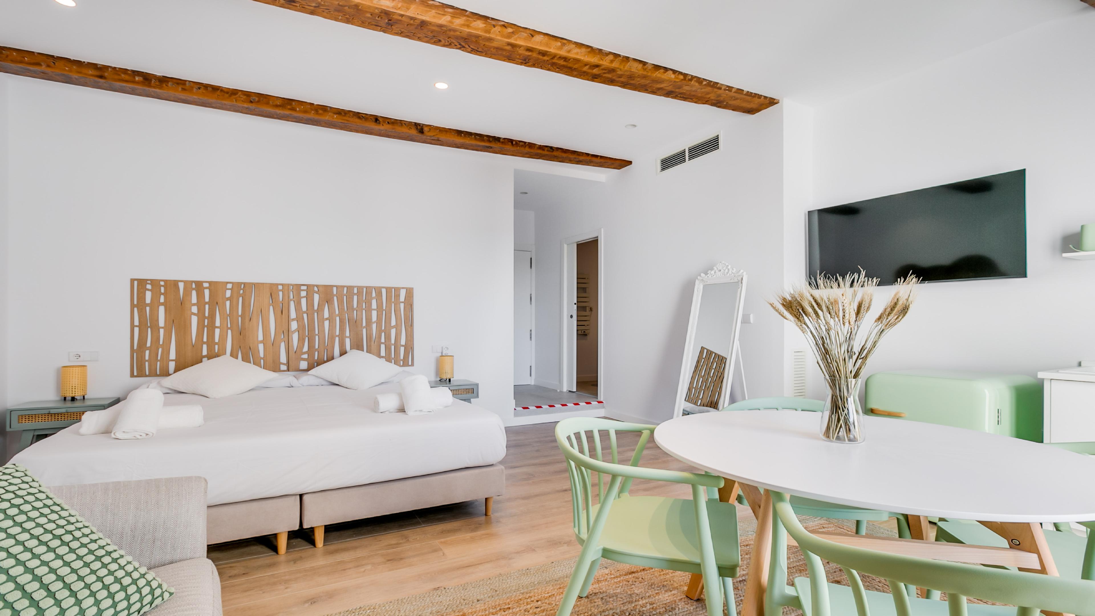 Bobadilla Suite con Cama Extragrande, Balcón y Sofá Cama 2.1 y 3.1 4