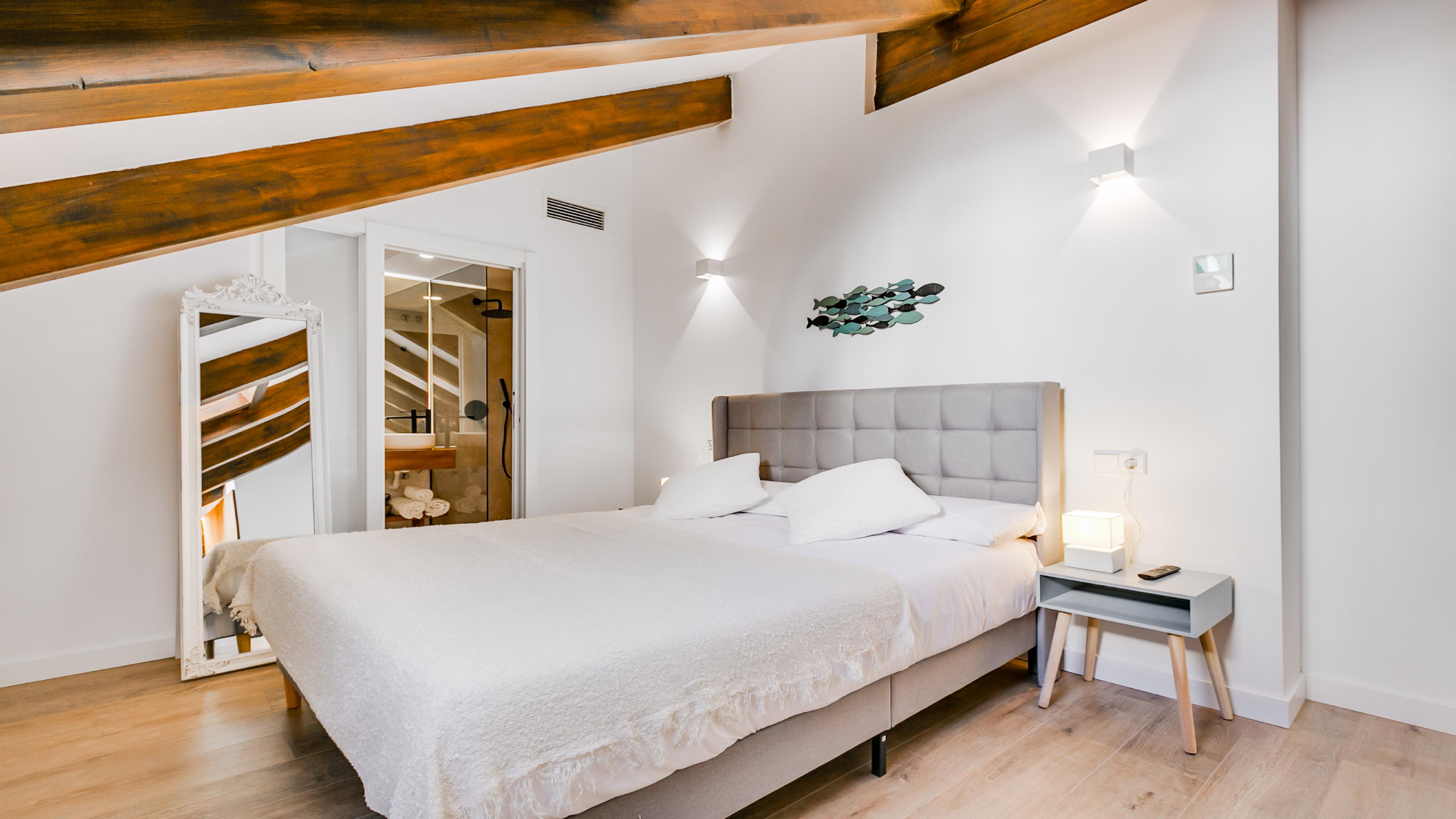 Bobadilla Suite Dúplex Abuhardillado con Bañera Hidromasaje 4.2 5