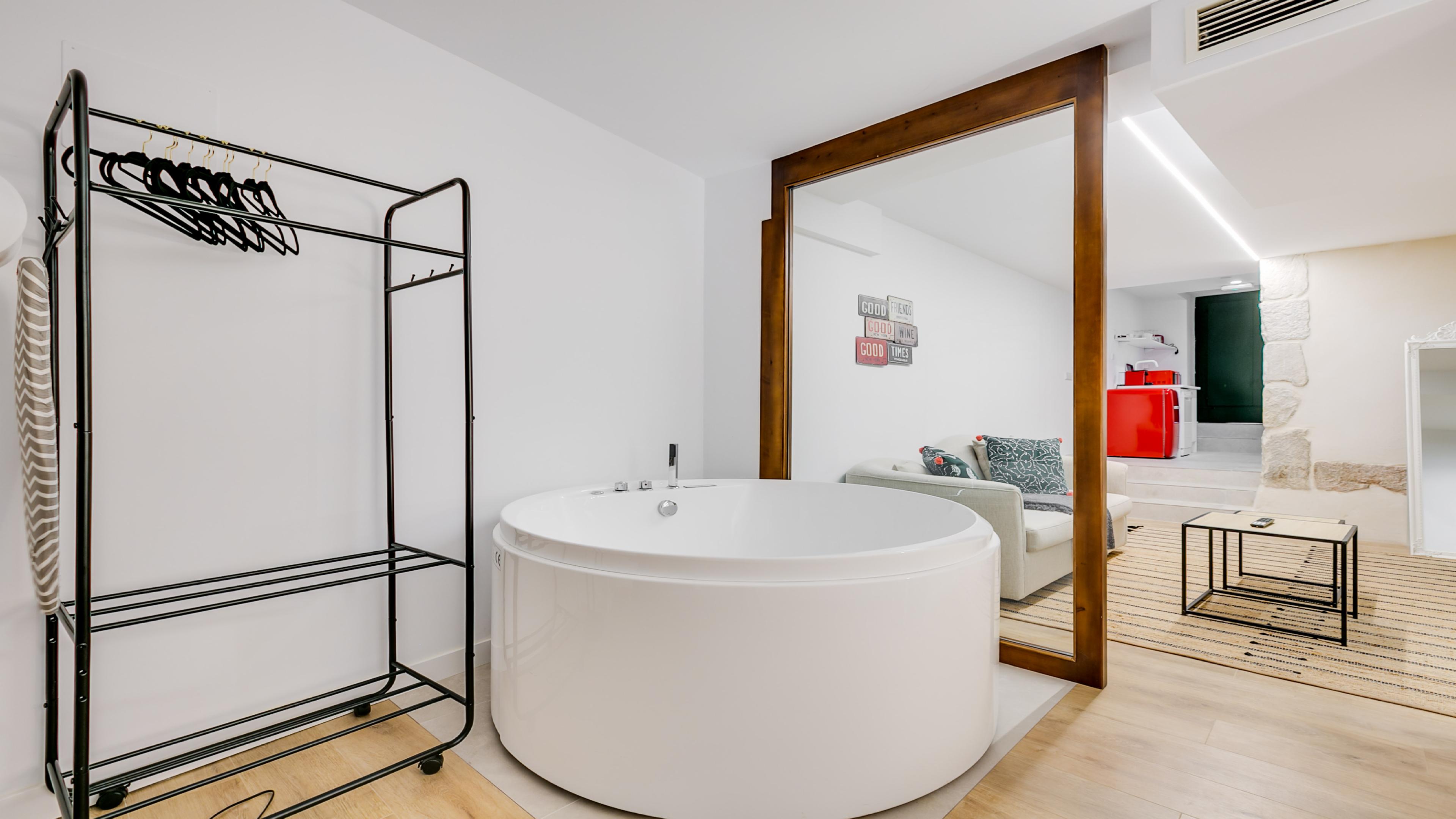 Bobadilla Suite con Patio Privado y Jacuzzi Bajo 9