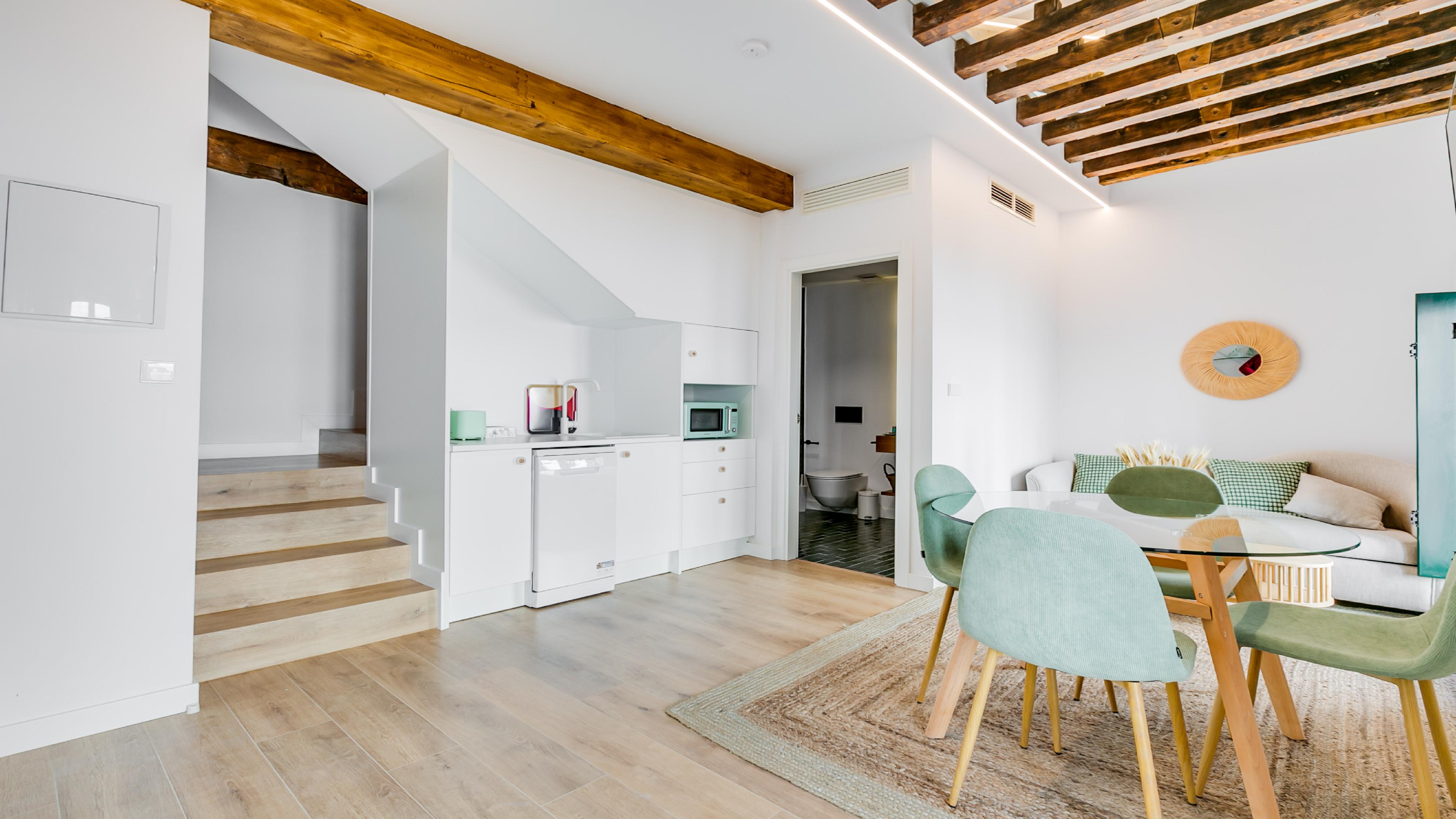 Bobadilla Suite Dúplex Abuhardillado con Bañera Hidromasaje 4.2 24