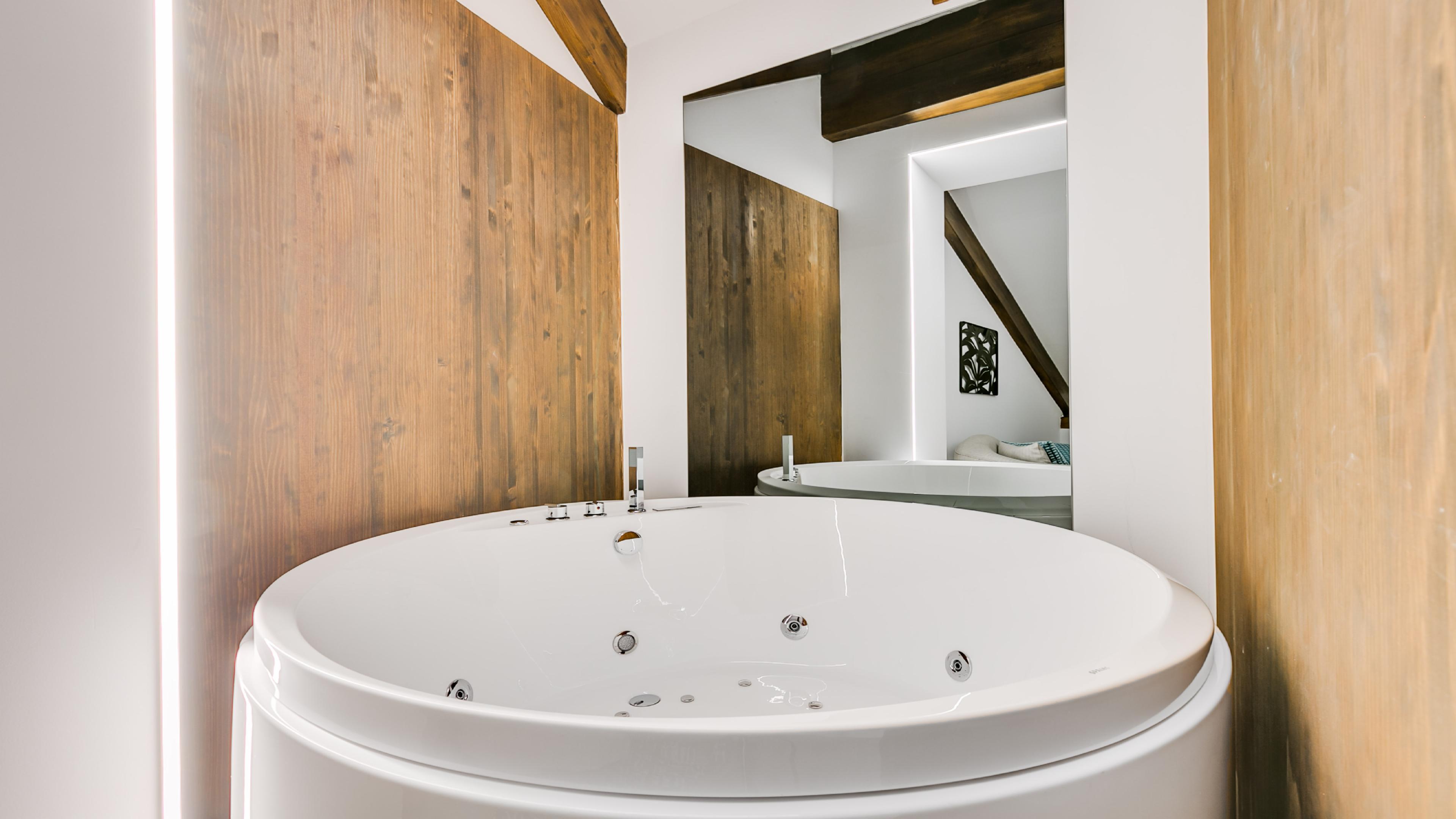 Bobadilla Suite Dúplex Abuhardillado con Jacuzzi 4.1 5