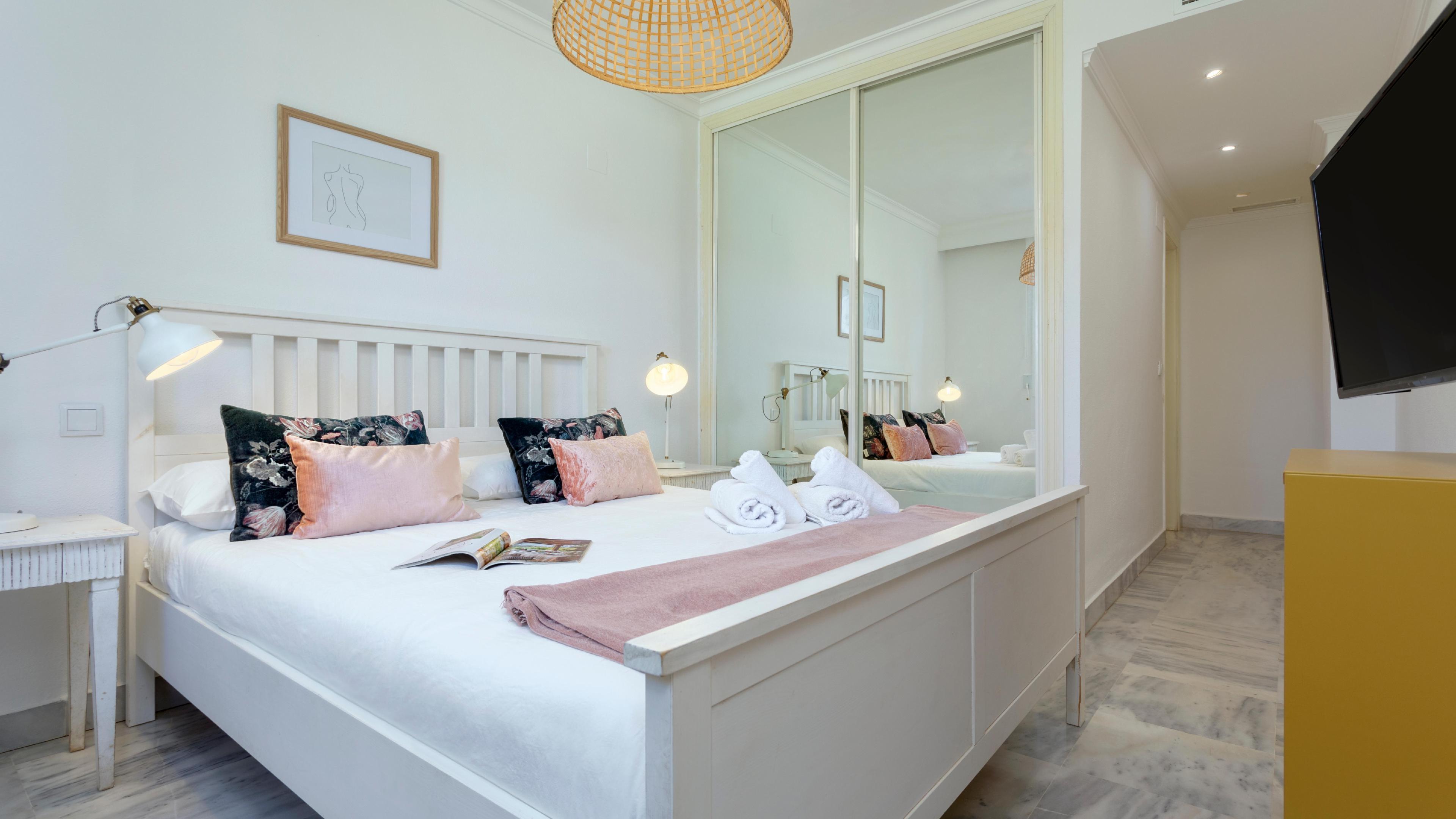 Bright Garden Puerto Banús by Rent Me