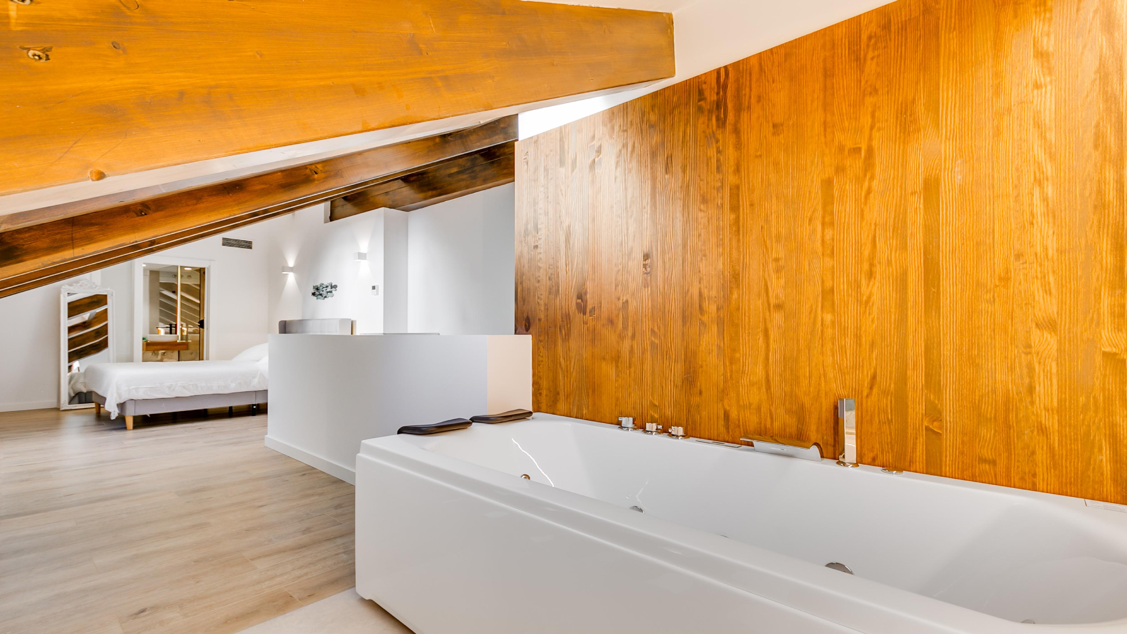 Bobadilla Suite Dúplex Abuhardillado con Bañera Hidromasaje 4.2 15