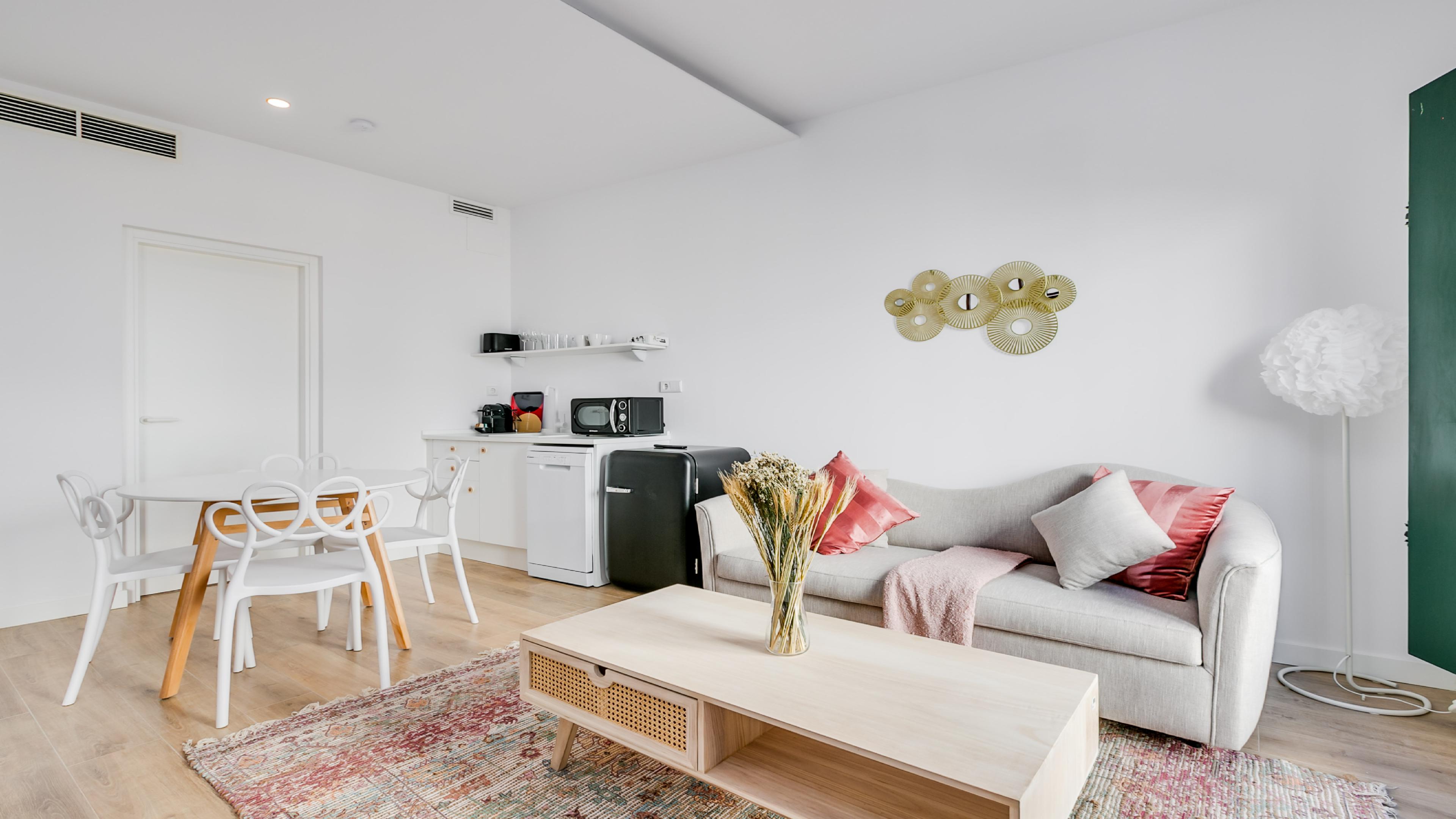 Bobadilla Suite con Balcón y Sofá Cama 2.2 y 3.2 8
