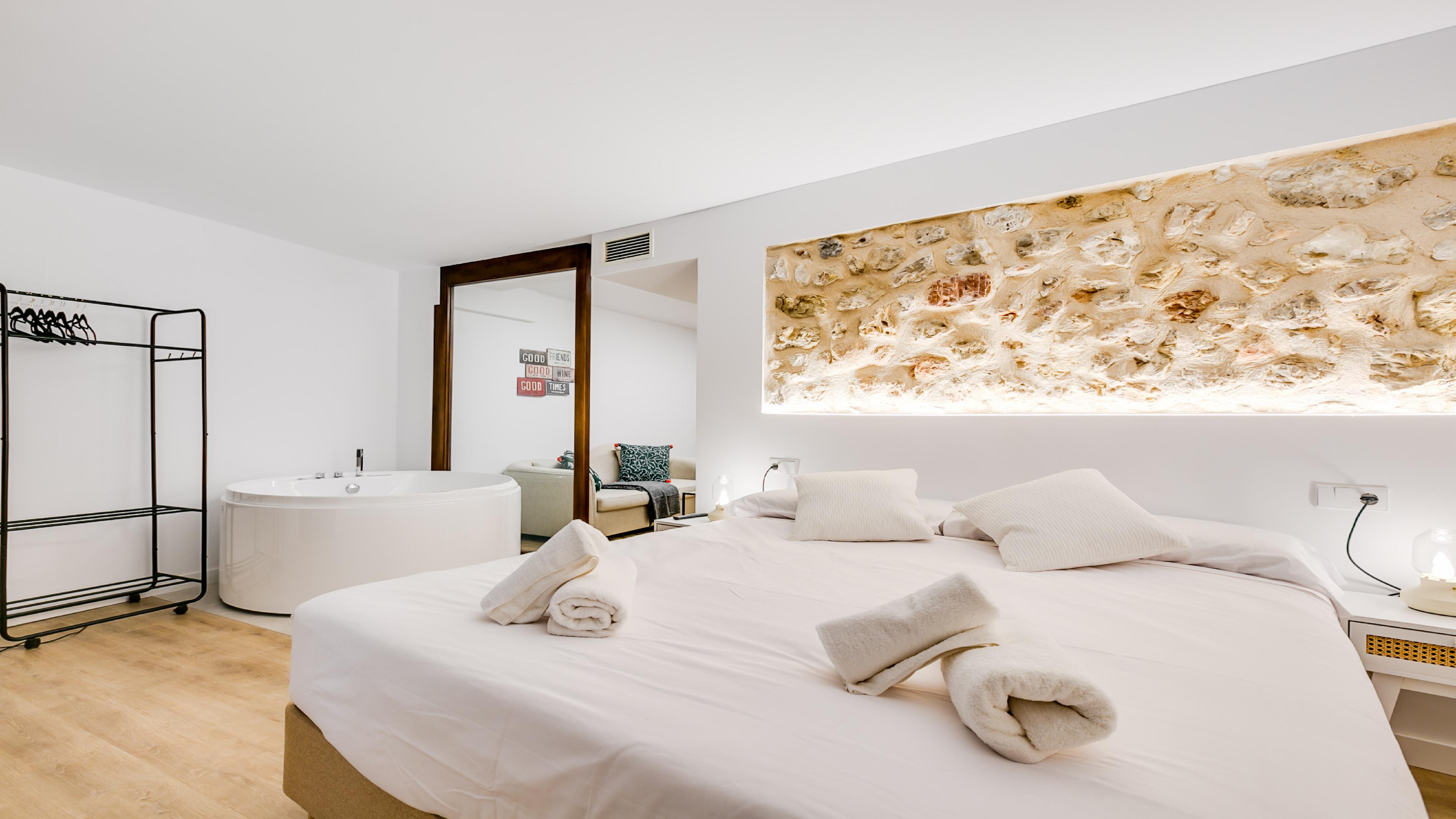 Bobadilla Suite con Patio Privado y Jacuzzi Bajo 17