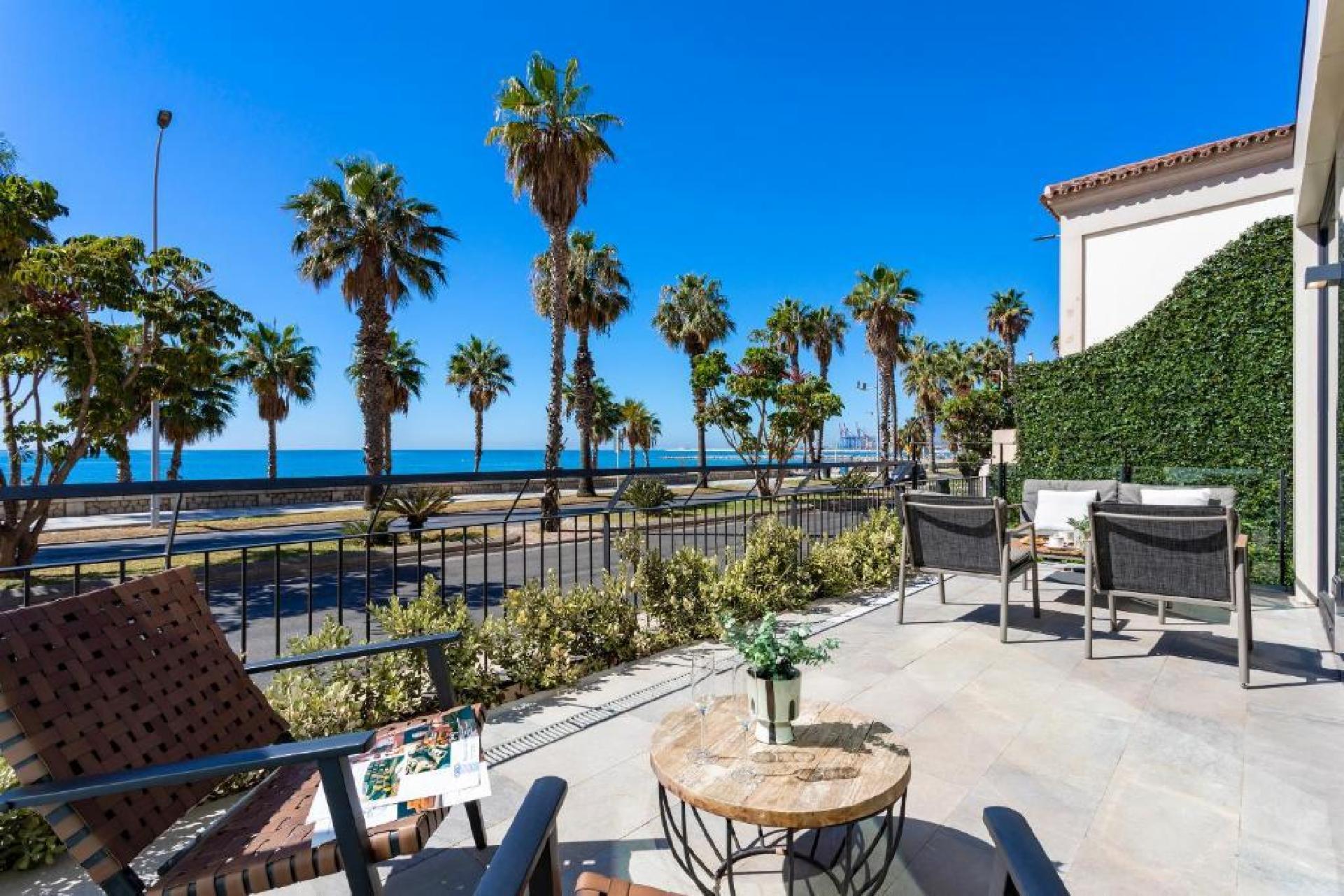 Malagueta Beach Front Luxury Apartment by Rent Me photo