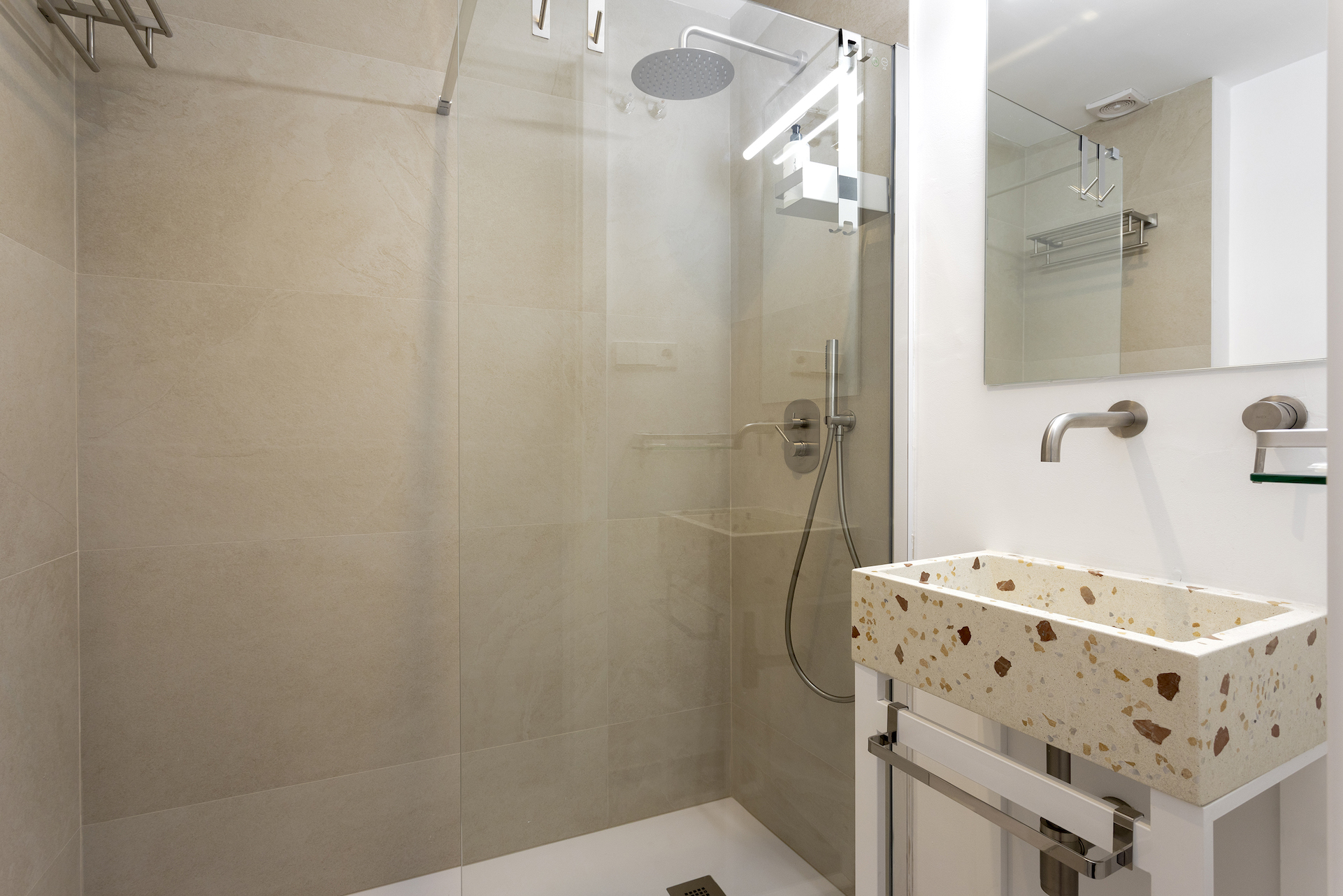 Cisneros Apartamentos Buhardilla 15
