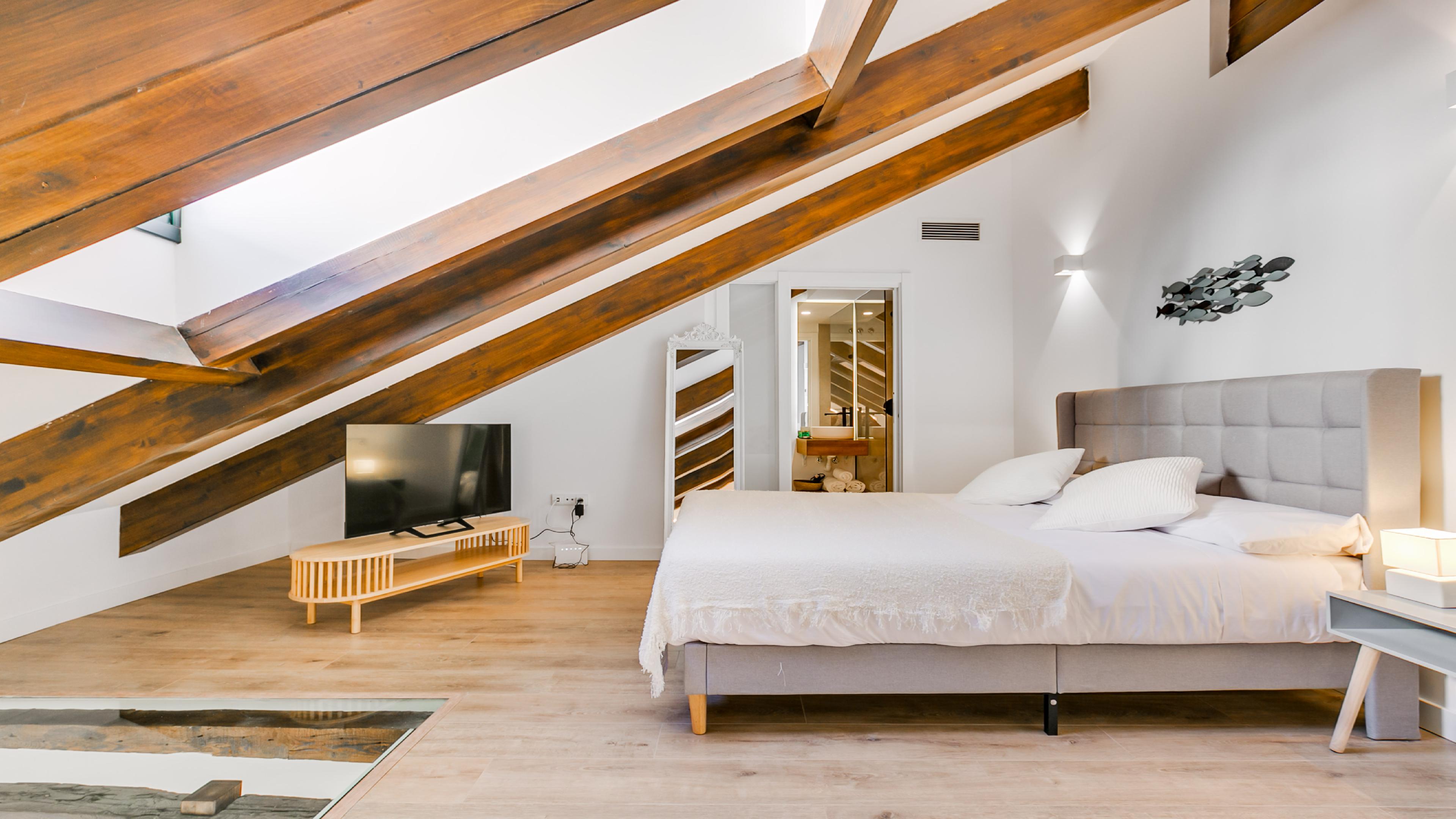 Bobadilla Suite Dúplex Abuhardillado con Bañera Hidromasaje 4.2 26