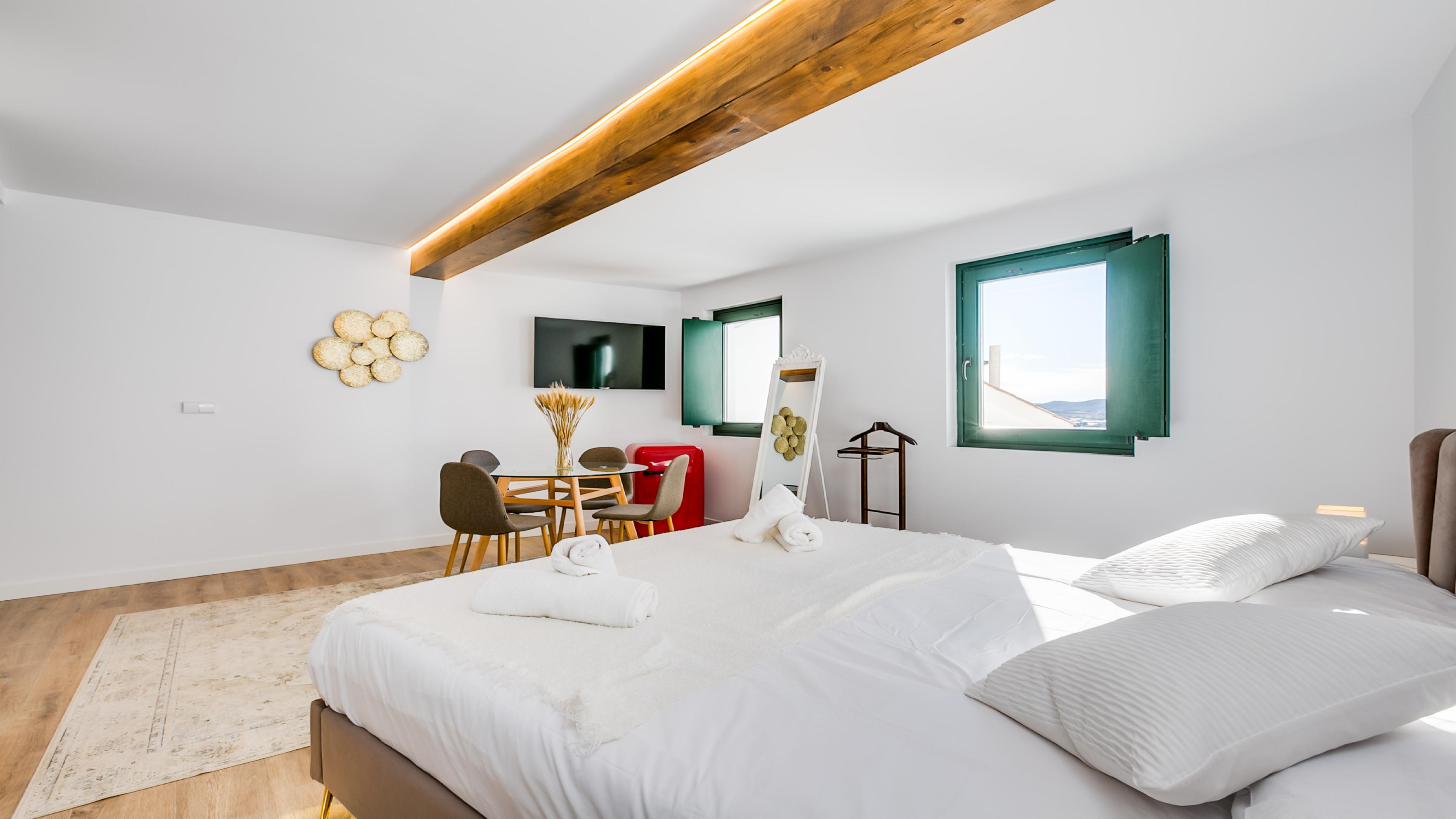 Bobadilla Suite Dúplex Abuhardillado con Jacuzzi 4.1 17
