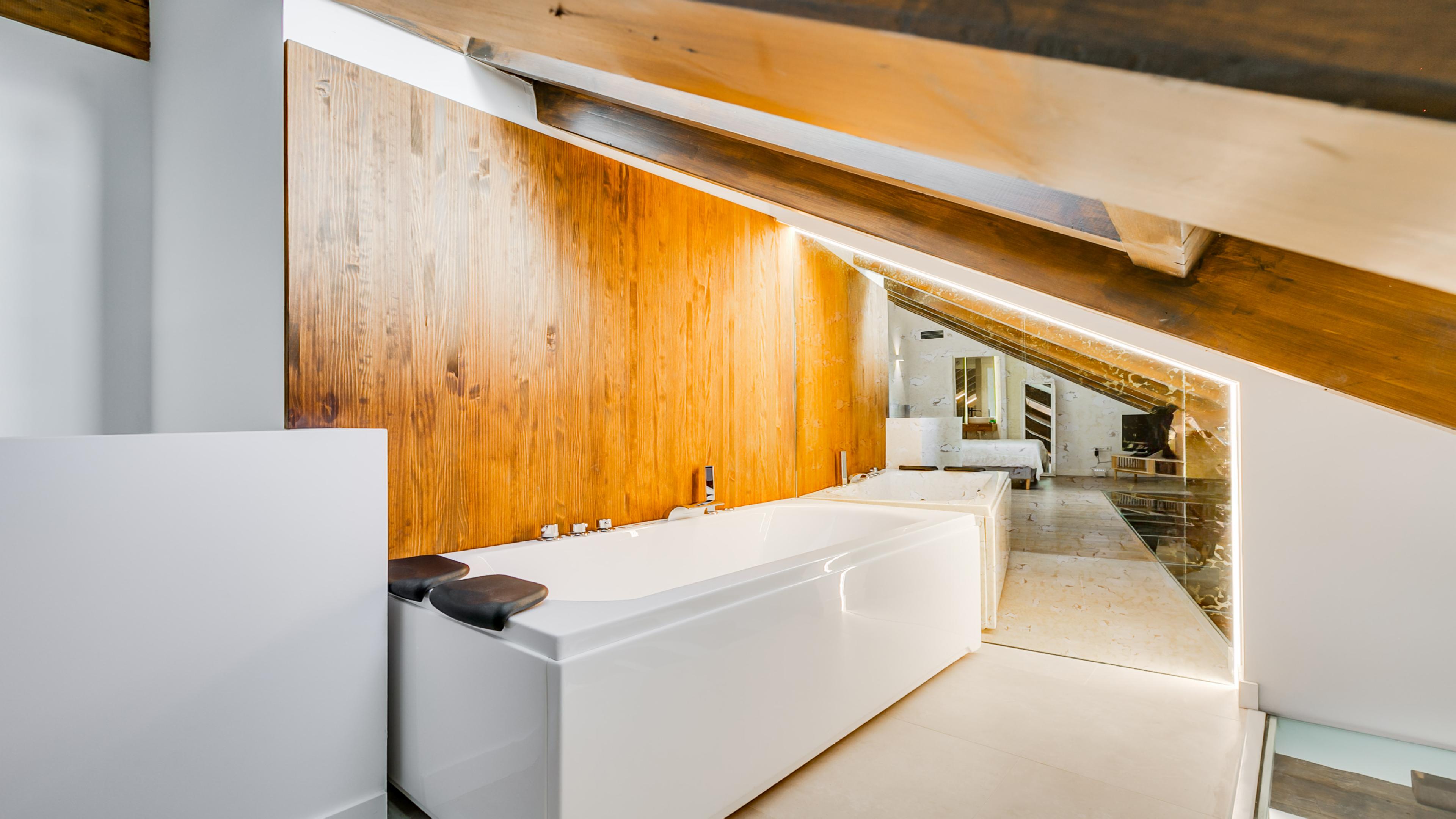 Bobadilla Suite Dúplex Abuhardillado con Bañera Hidromasaje 4.2 7