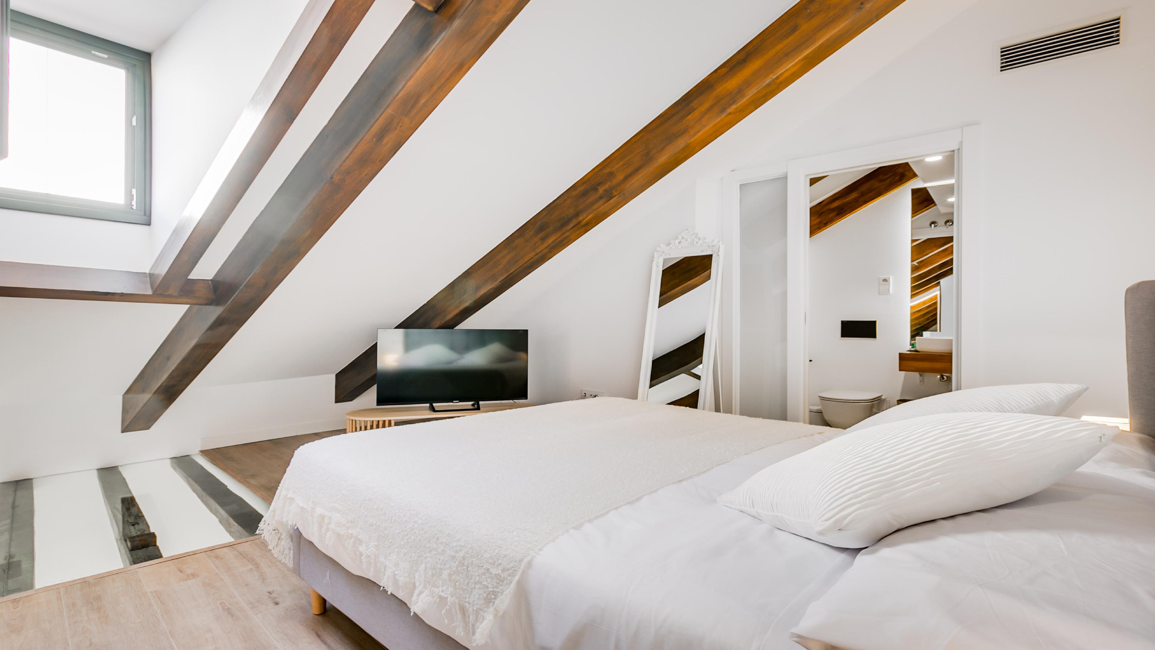 Bobadilla Suite Dúplex Abuhardillado con Bañera Hidromasaje 4.2 19