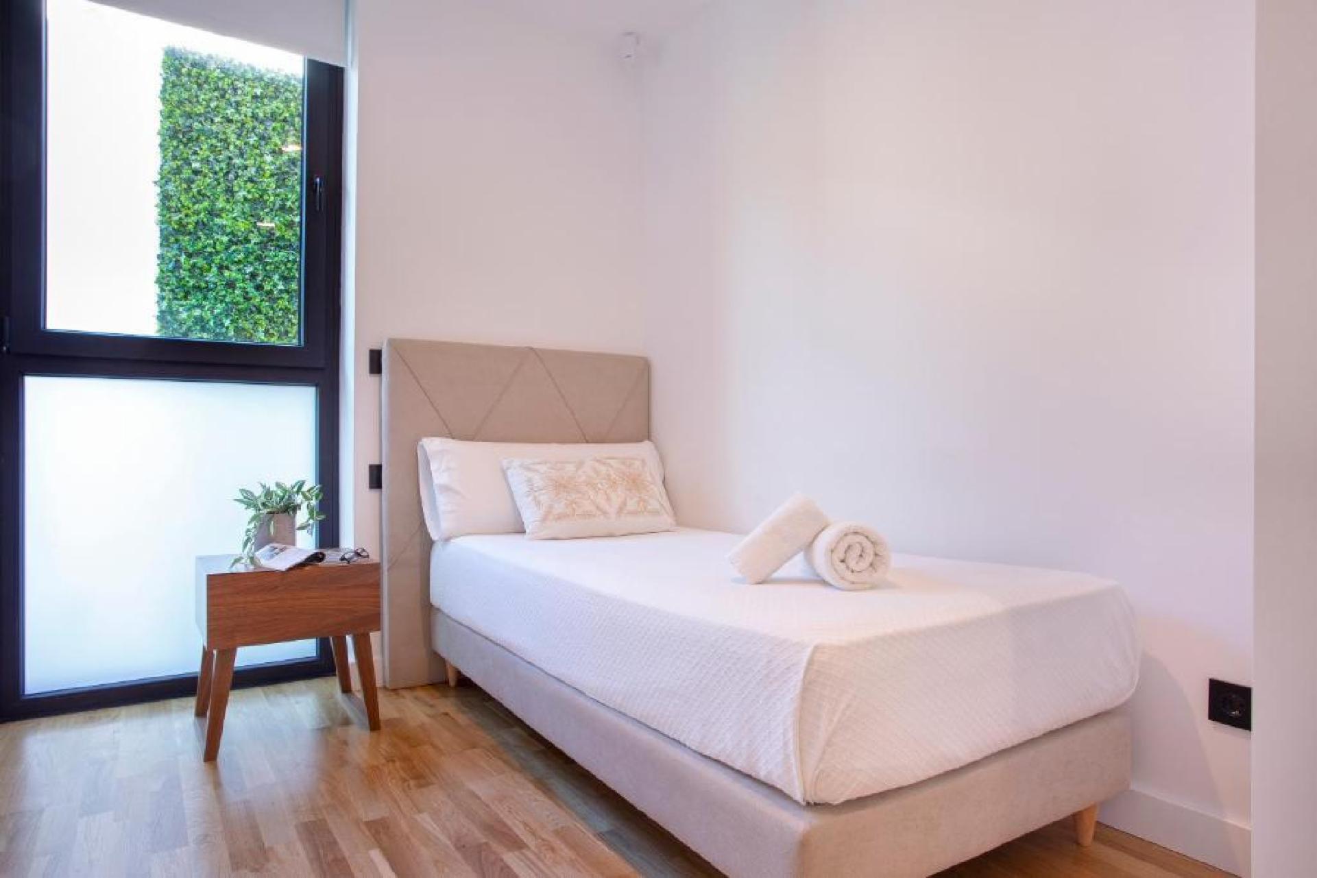 Malagueta Beach Front Luxury Apartment by Rent Me fourth