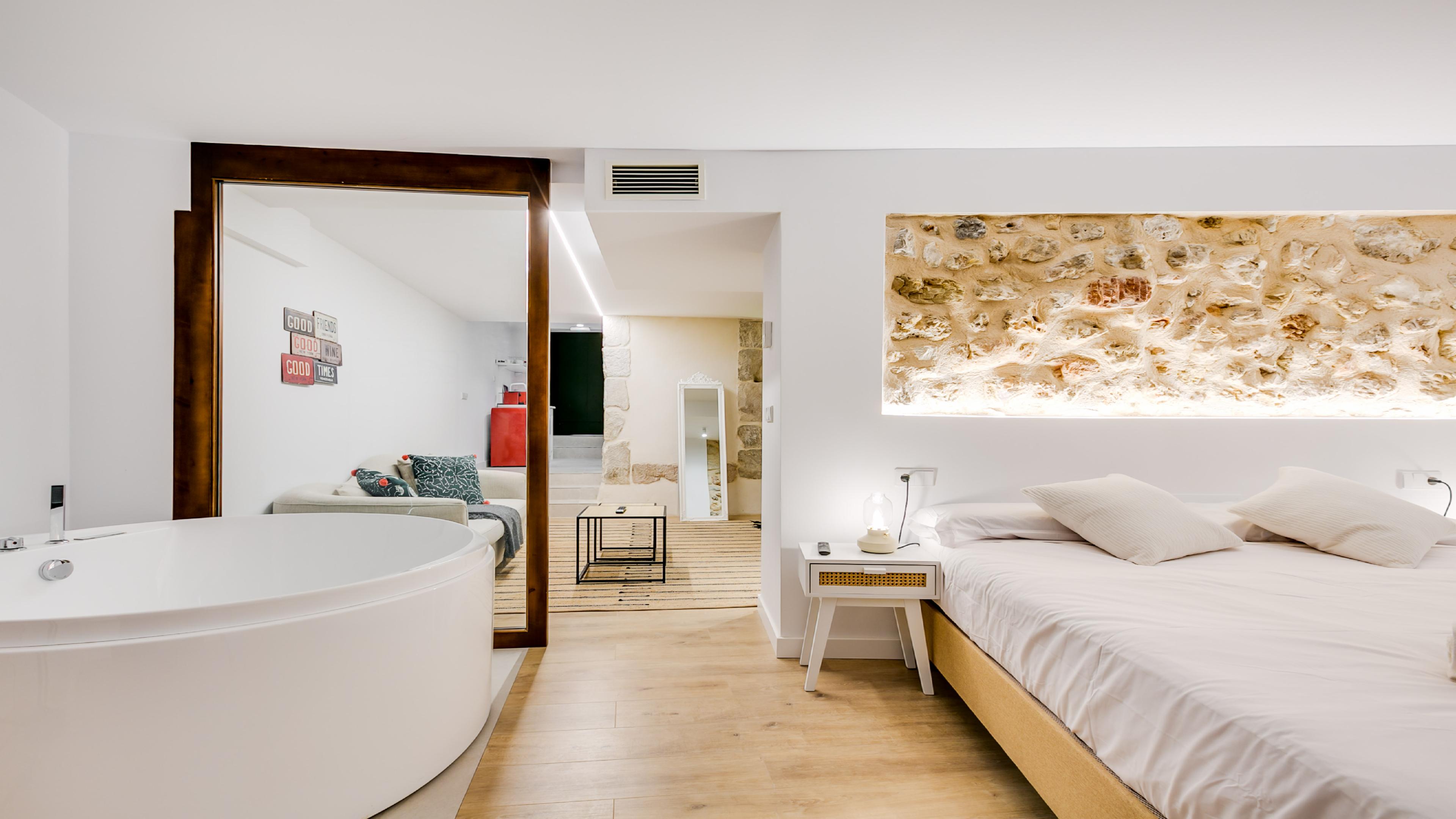 Bobadilla Suite con Patio Privado y Jacuzzi Bajo 1