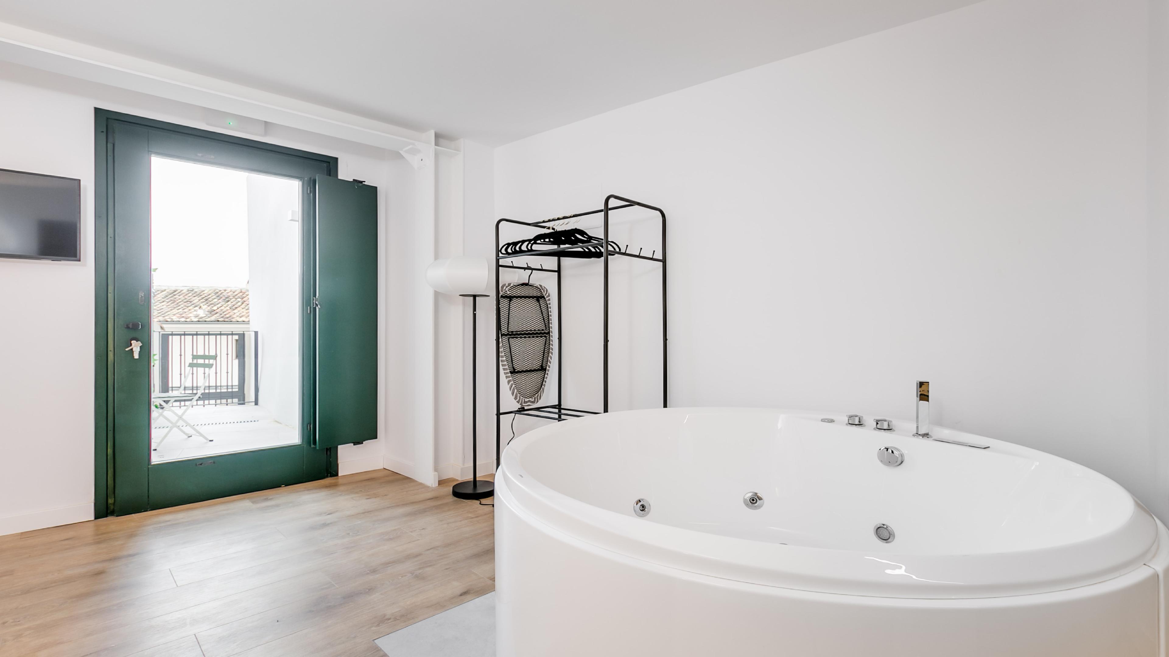 Bobadilla Suite con Patio Privado y Jacuzzi Bajo 27