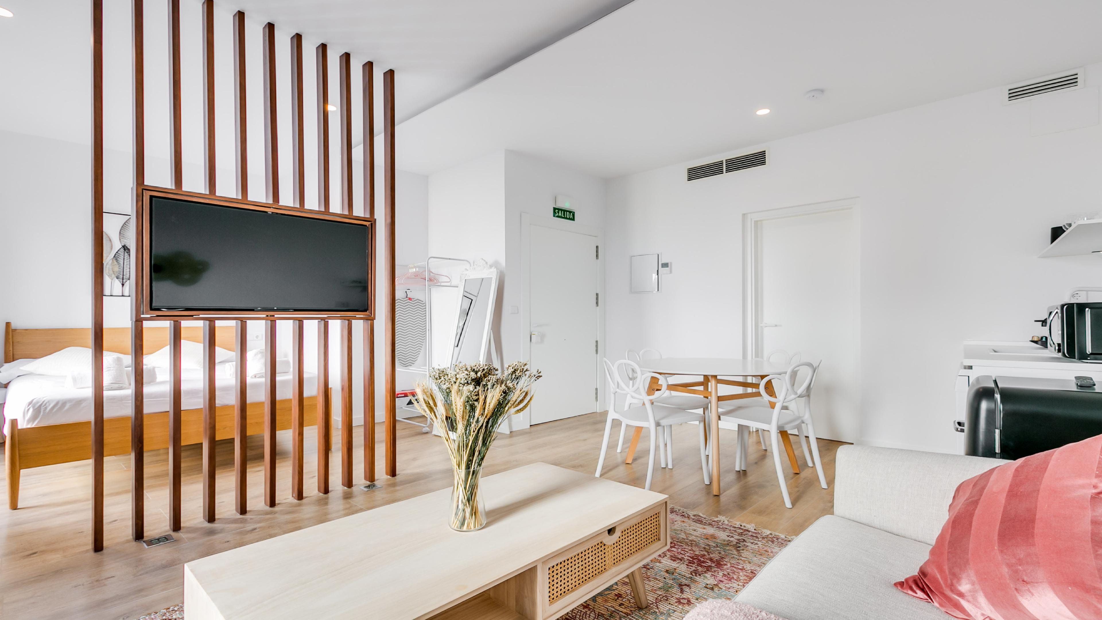 Bobadilla Suite con Balcón y Sofá Cama 2.2 y 3.2 35