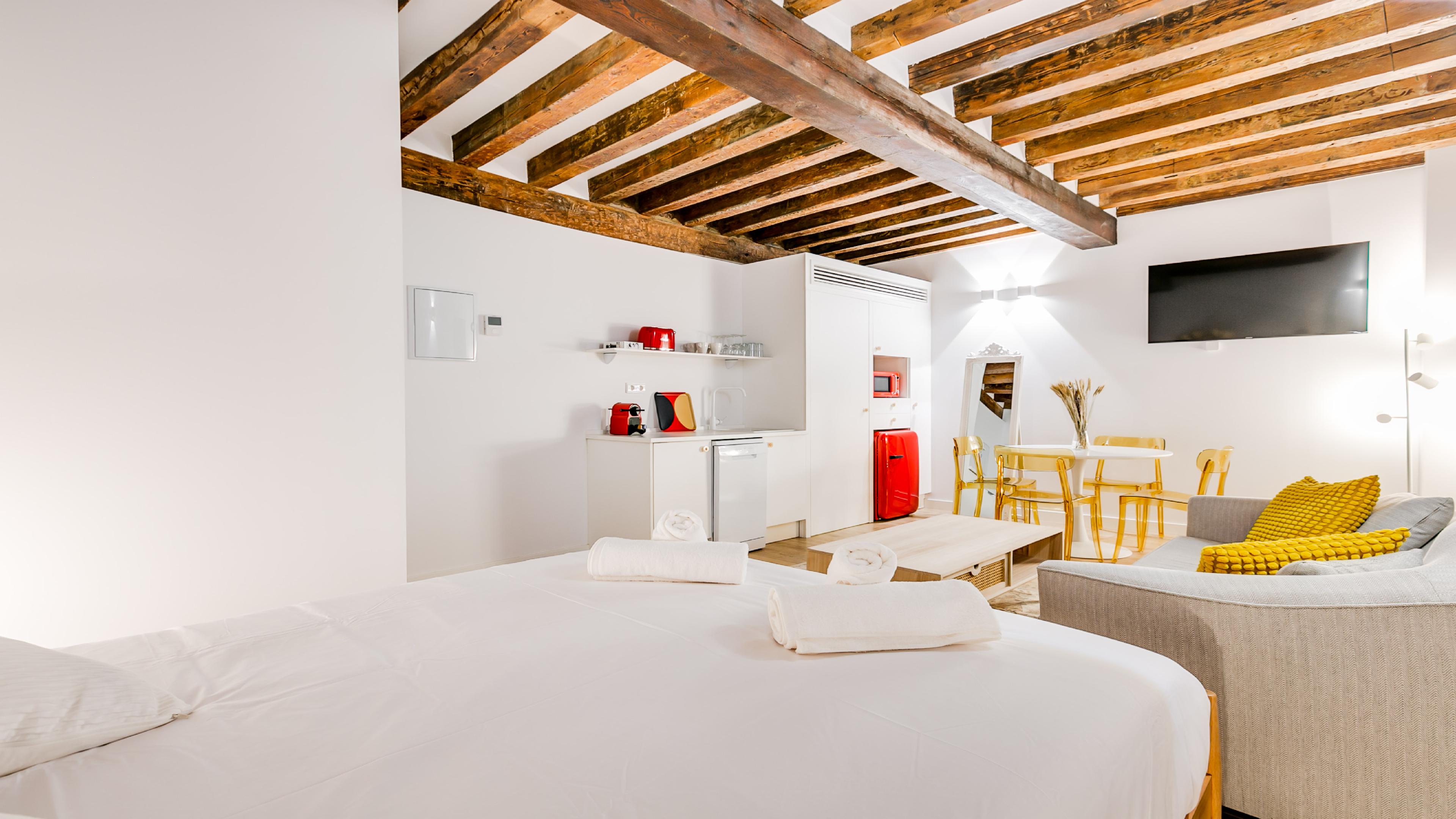 Bobadilla Suite con Balcón y Sofá Cama 2.2 y 3.2 32