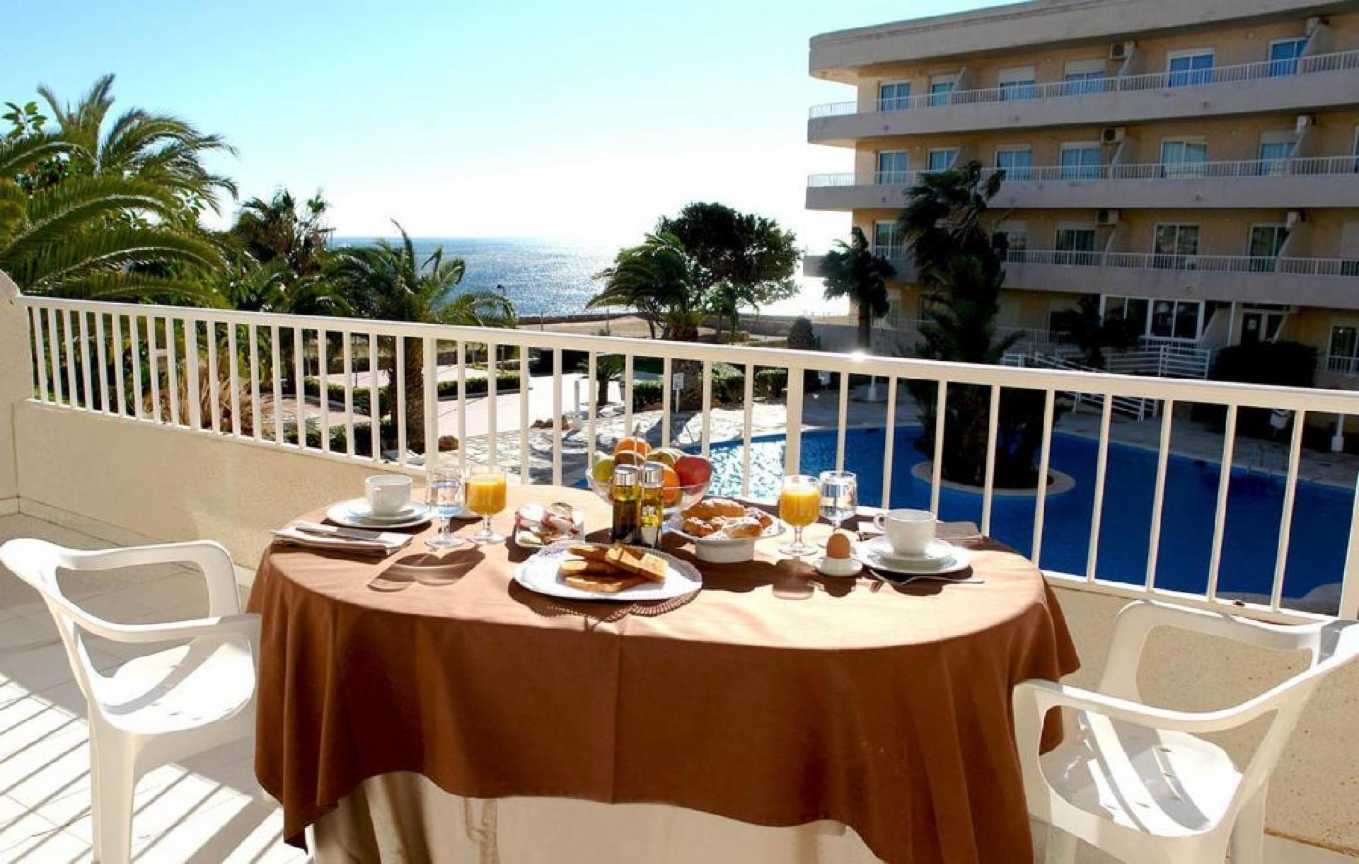 Palmera Beach Apartamento Terraza vistas a la piscina 1